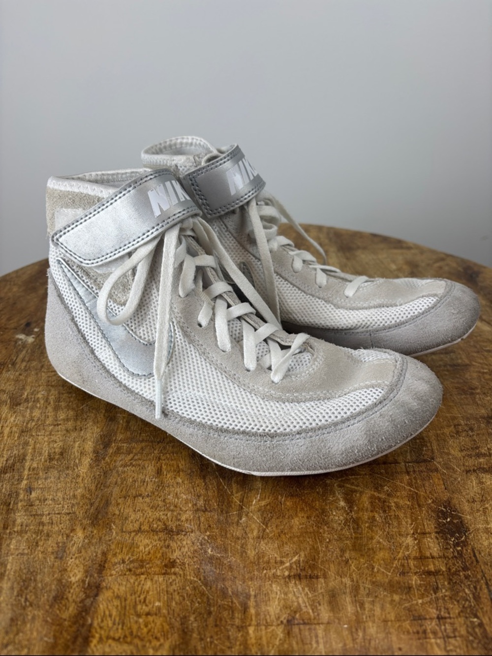 Nike Speedsweep VII GS Wrestling Shoes White Silver Youth Size 5Y